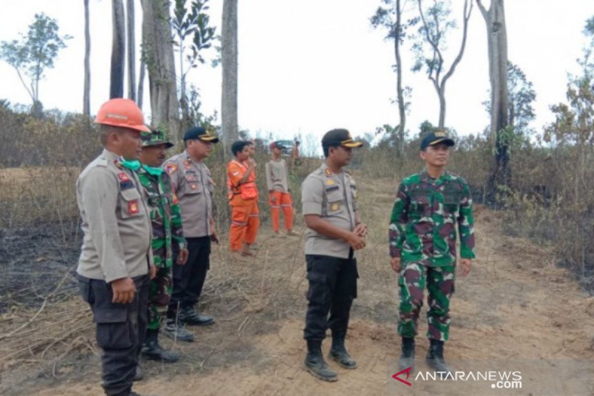 Dandim Tanjung bersama Kapolres Tabalong tinjau kebakaran lahan