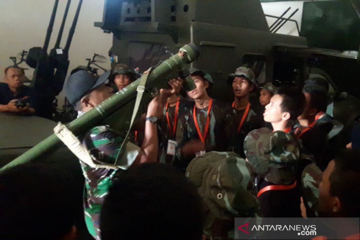 Denhanud 474 Paskhas kenalkan persenjataan TNI AU kepada SMN Riau