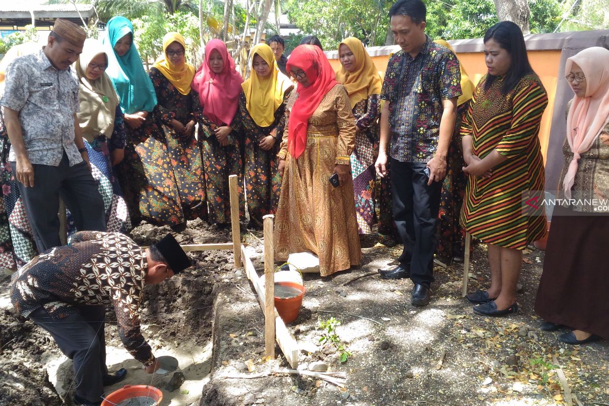 Pemkab Gorontalo Utara terus tingkatkan sarana-prasarana SD-SMP