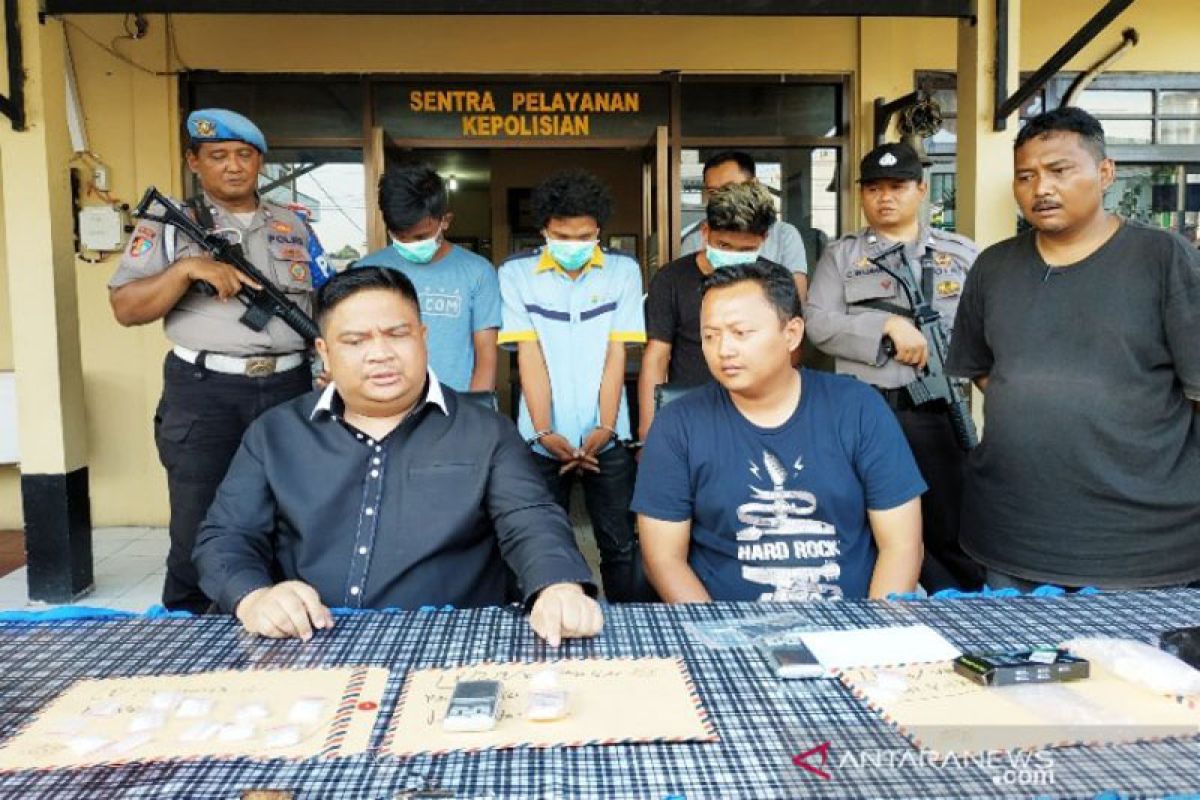 Polisi tangkap tiga sekawan edarkan sabu-sabu