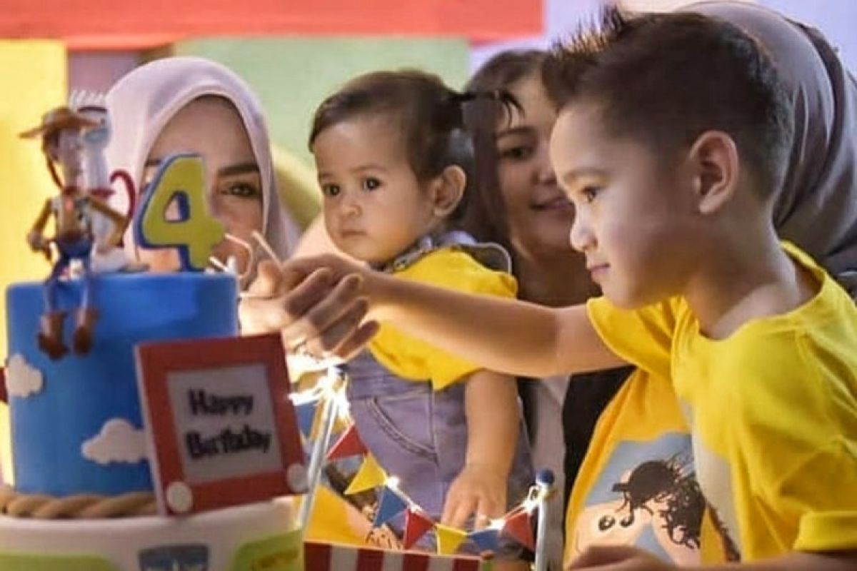 Rafathar disunat, Nagita Slavina yang panik