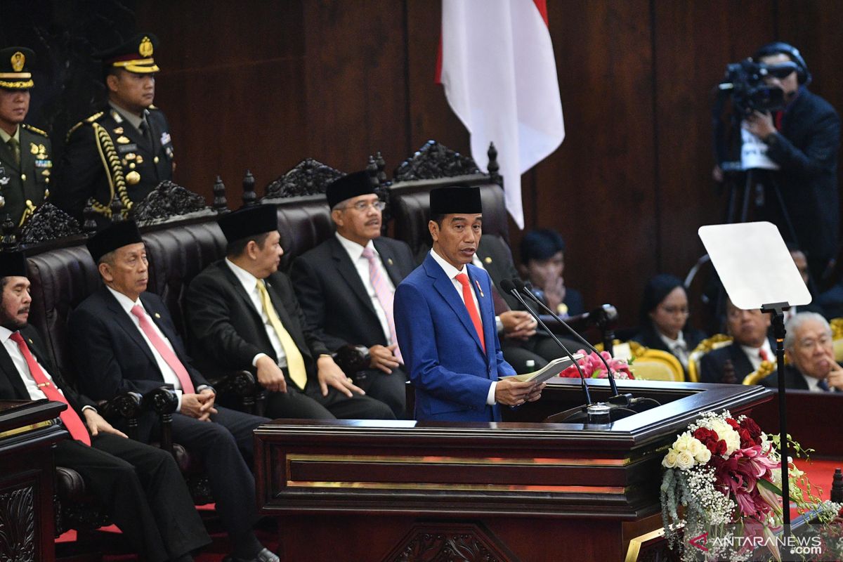 Jokowi: UU yang menyulitkan harus dibongkar