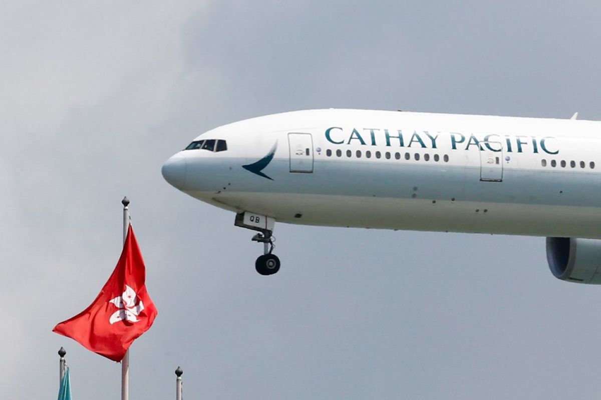 CEO Cathay Pacific Airways Rupert Hogg mengundurkan diri