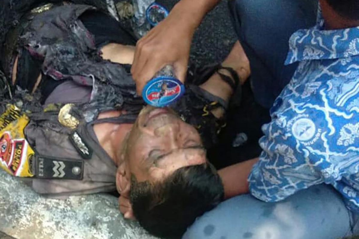 Polisi terbakar paling parah dirujuk ke RS Pertamina