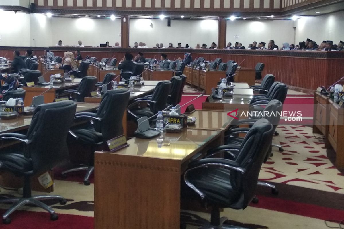 Anggota DPR Aceh banyak bolos, Rapat paripurna hanya dihadiri 25 orang