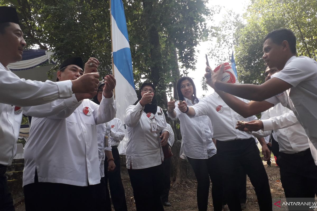 PT Timah tanam 200 pohon di kawasan Taman Tirta Budaya Mentok