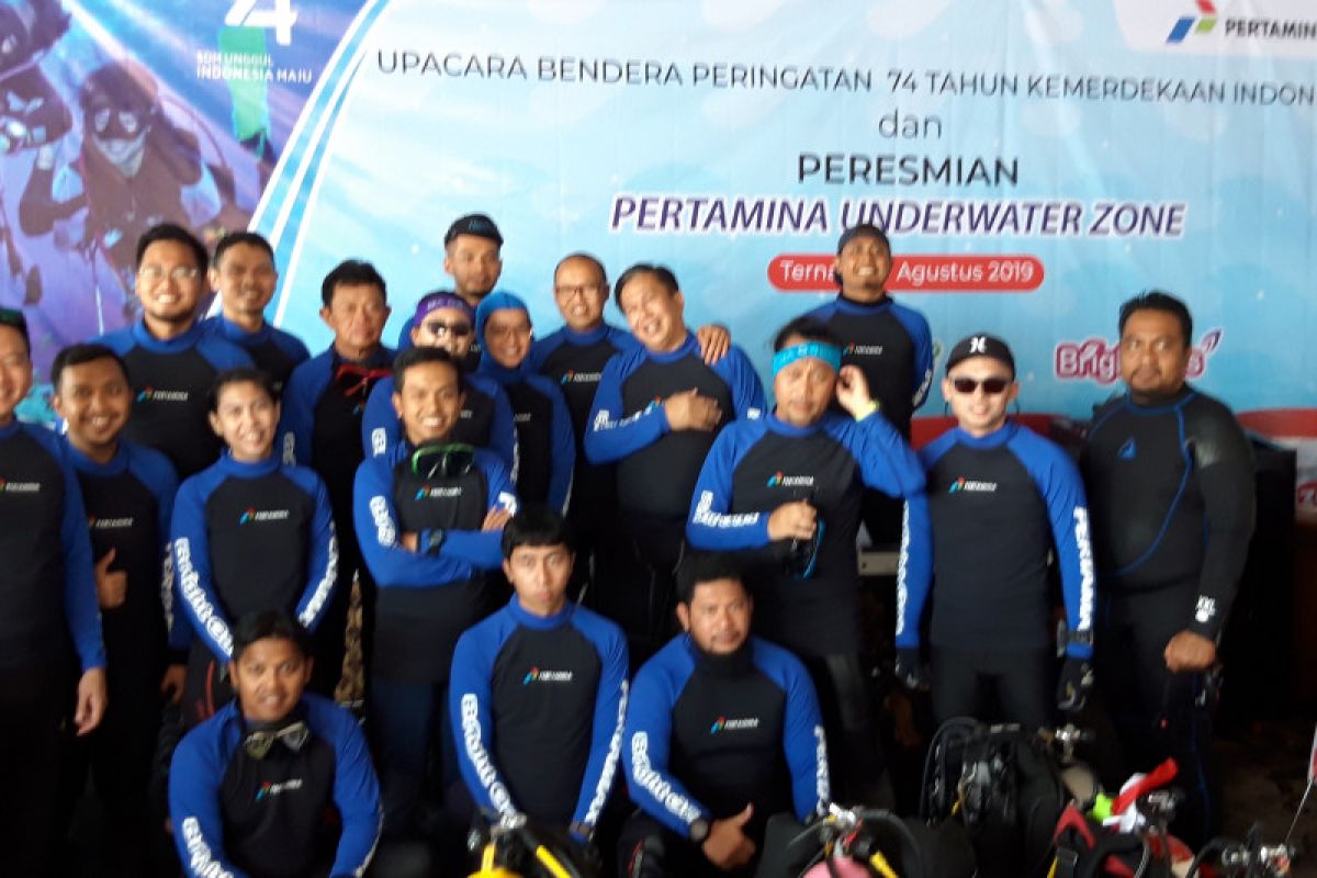 Pertamina peringati HUT Ke-74 RI di bawah laut Ternate