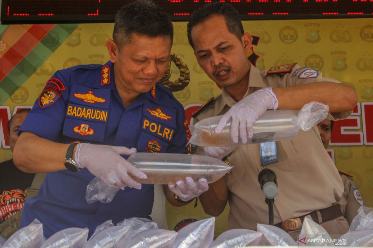 Polda Riau limpahkan tersangka penyelundup Rp14,6 miliar bayi lobster ke Jaksa