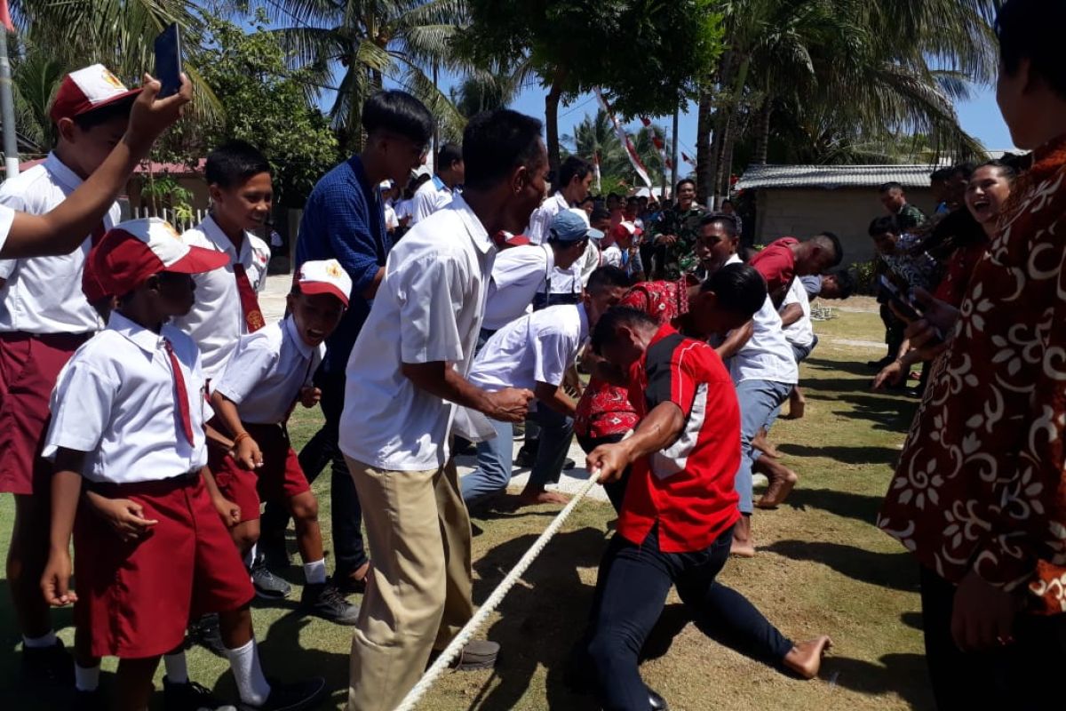 Peringatan HUT Proklamasi di pulau perbatasan Indonesia - Filipina