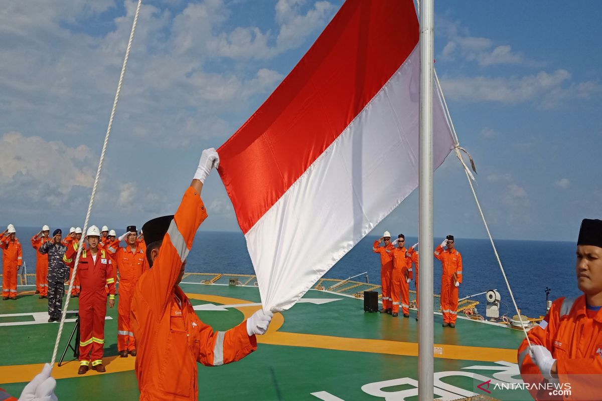 Bendera Merah Putih berkibar di Anjungan Lepas Pantai Ruby