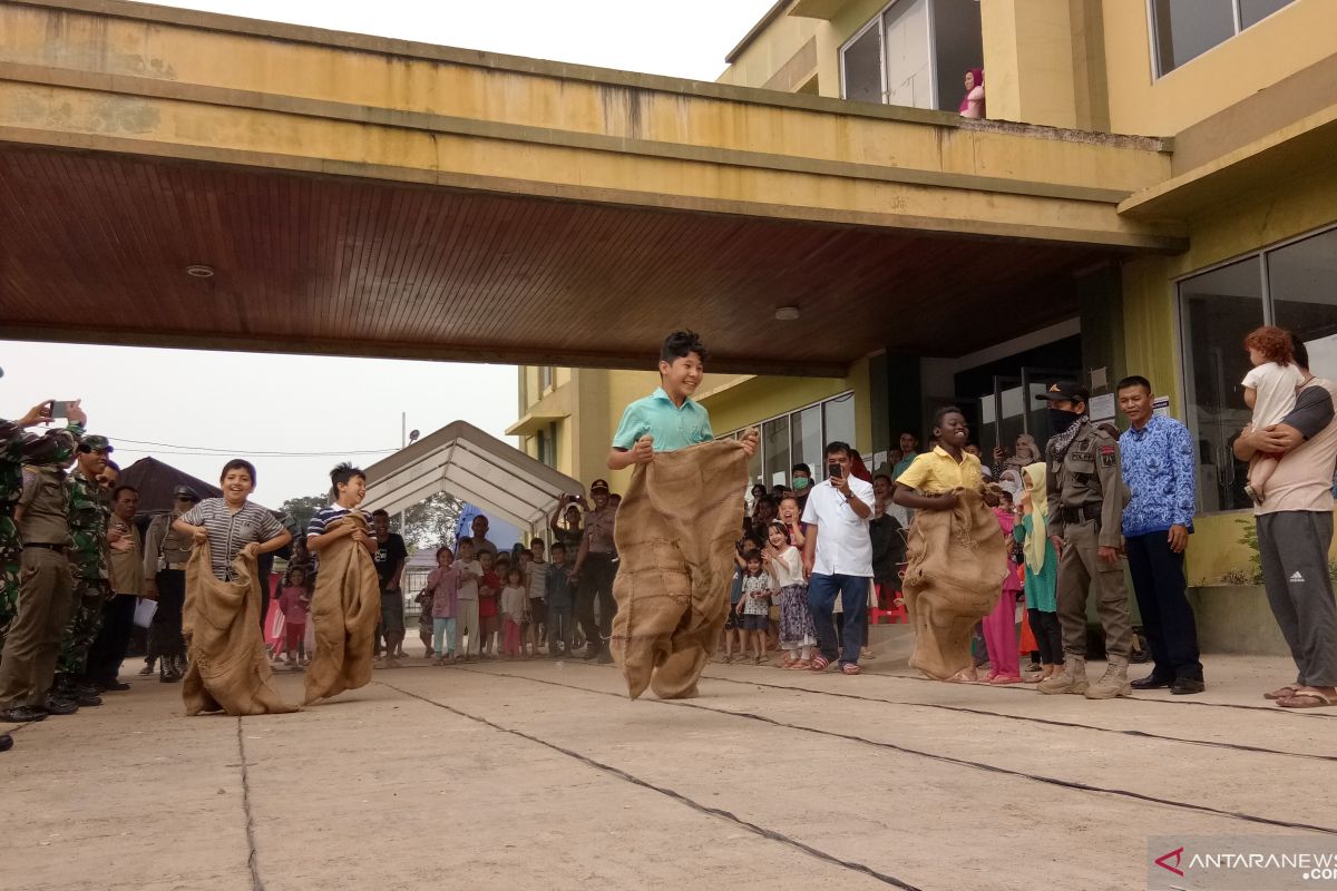 Refugees participate in games to mark Independence Day