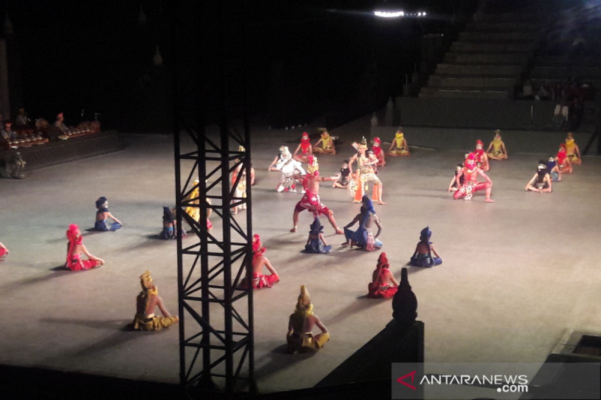 Siswa Mengenal Nusantara Riau diajak menyaksikan "Ramayana Ballet"