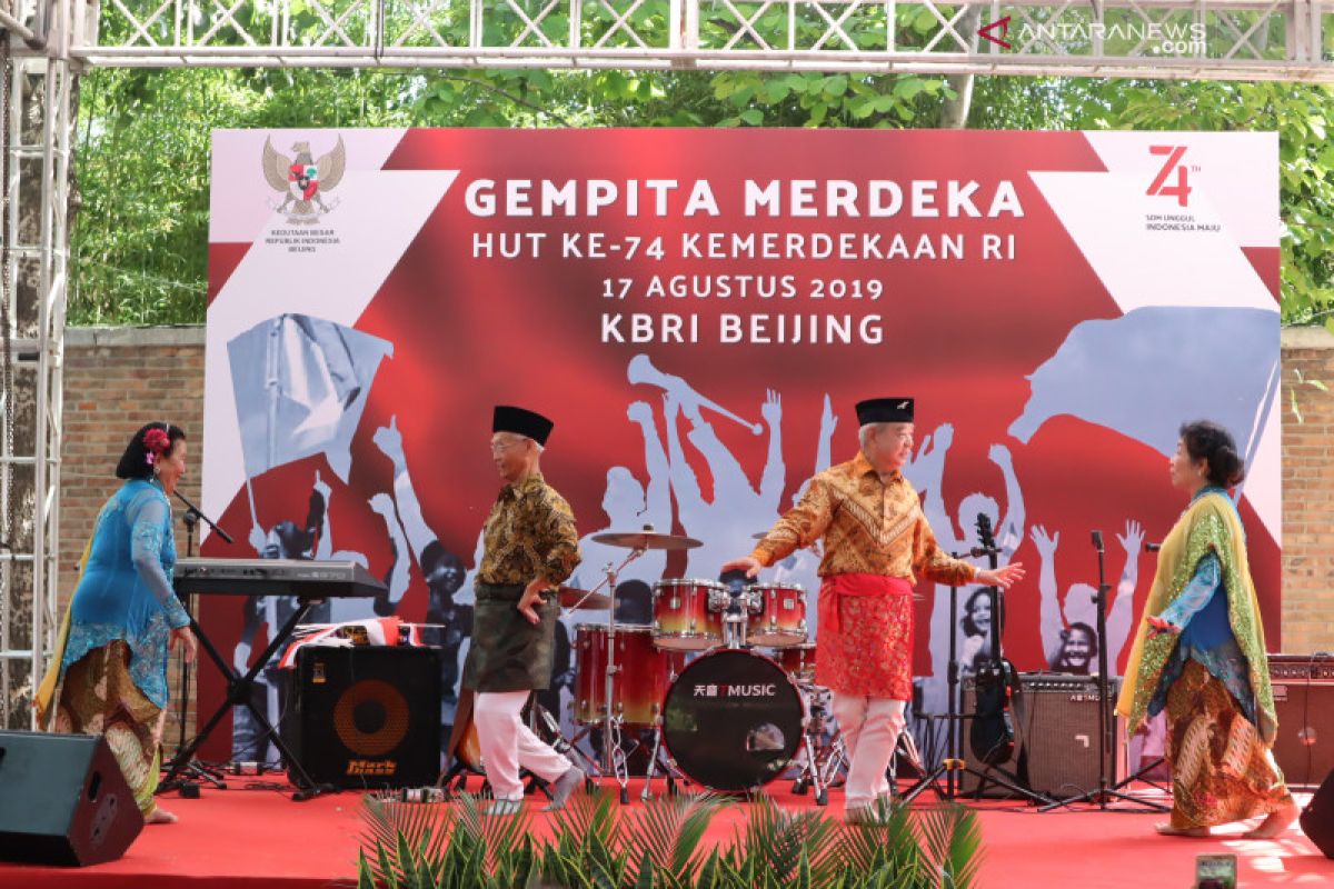 Huaqiao menabur harmoni di tengah gempita kemerdekaan