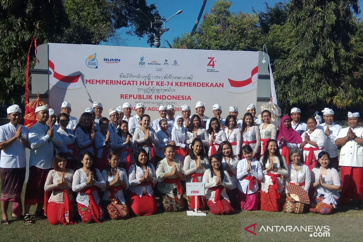 ITDC berbusana adat Bali gelar upacara HUT Kemerdekaan RI