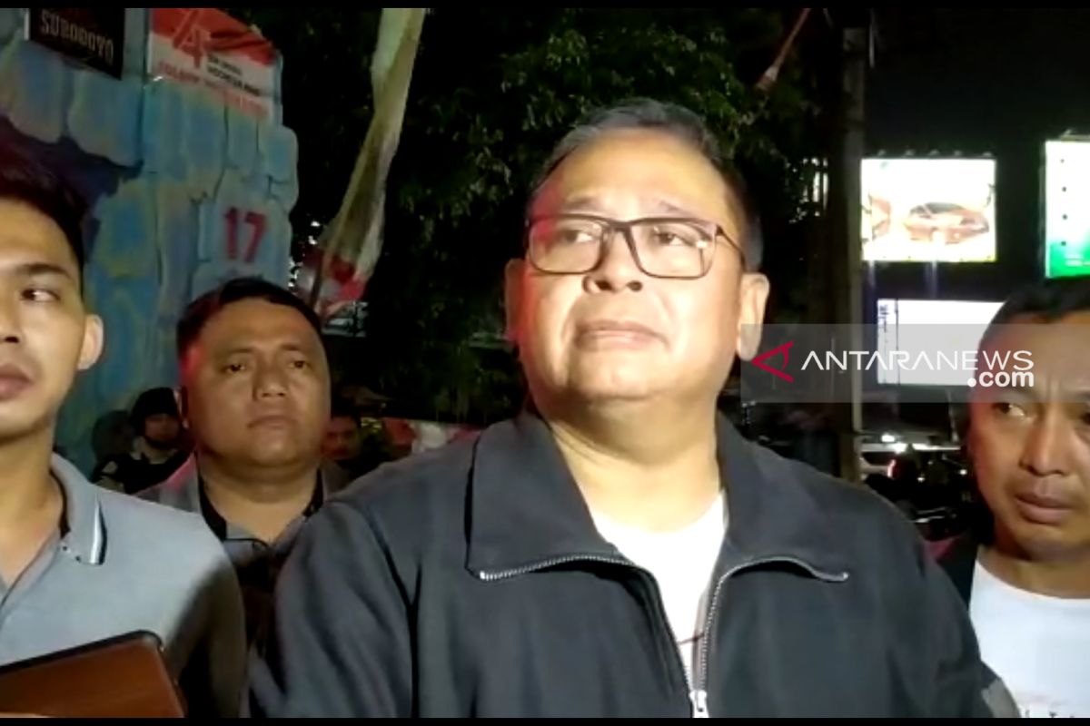 Anggota Polsek Wonokromo dibacok orang tak dikenal (Video)