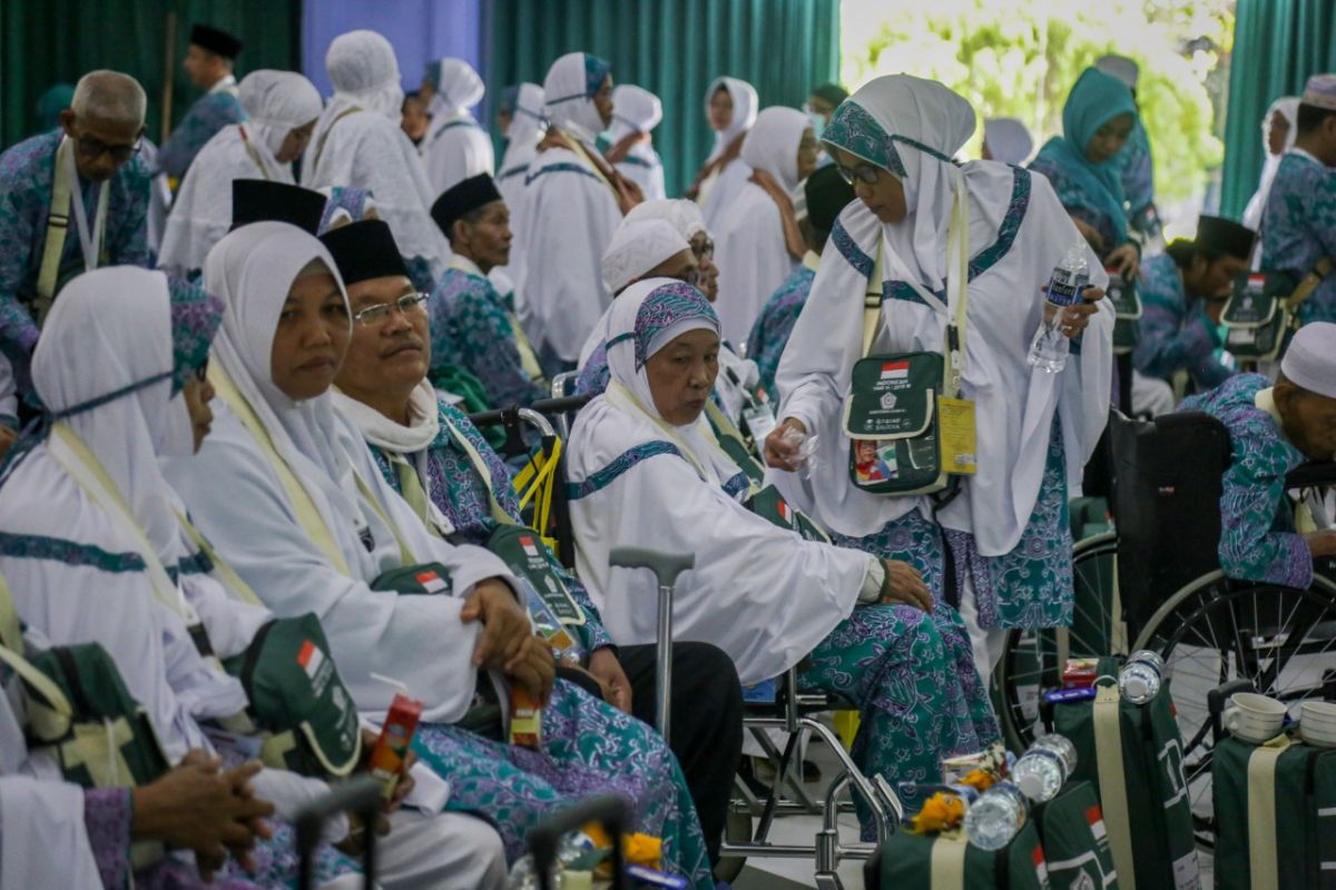 Jamaah kloter 1 debarkasi Batam tiba Minggu