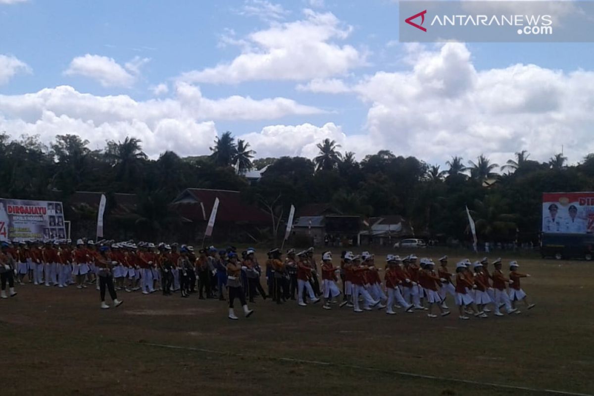 Di Baubau, polisi cilik semarakan upacara pengibaran bendara