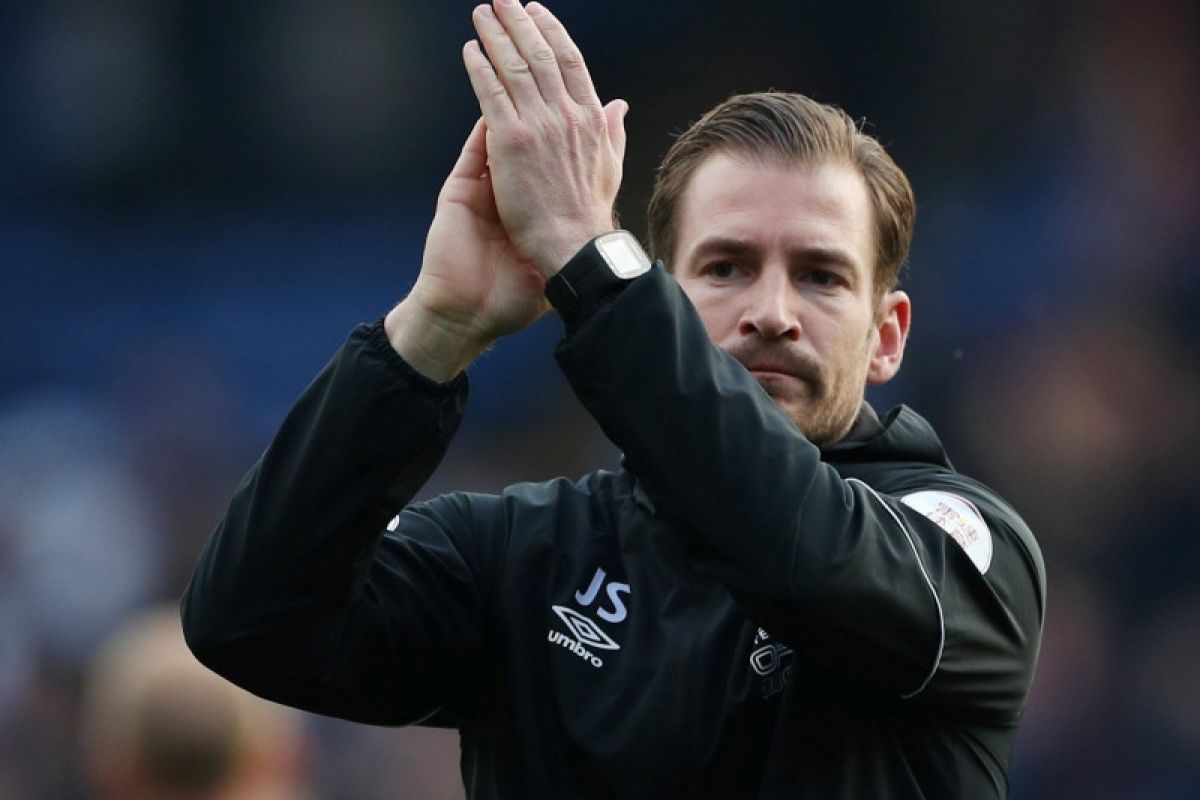 Huddersfield pecat Jan Siewert