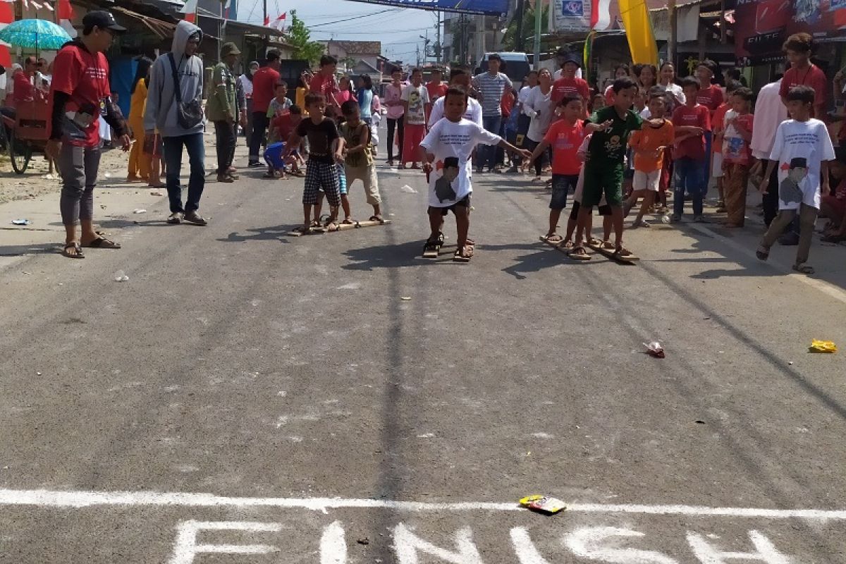 Permainan tradisional ramaikan HUT RI di Bandarlampung