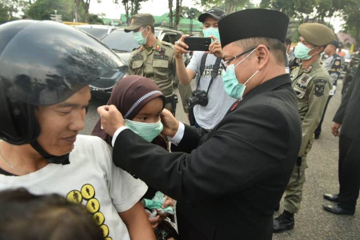 Wakil Wali Kota bagikan masker