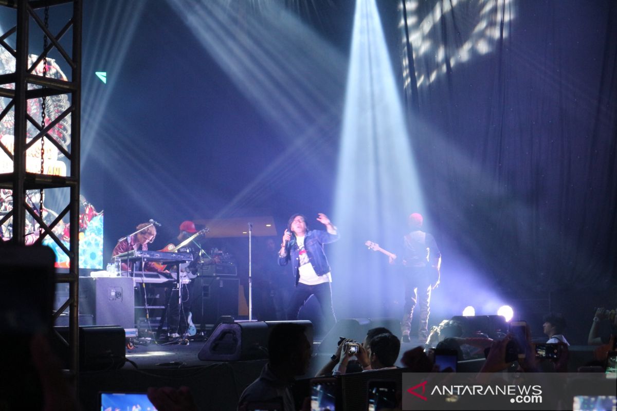 "Cukup Siti Nurbaya" buka aksi panggung Dewa 19 di FMW