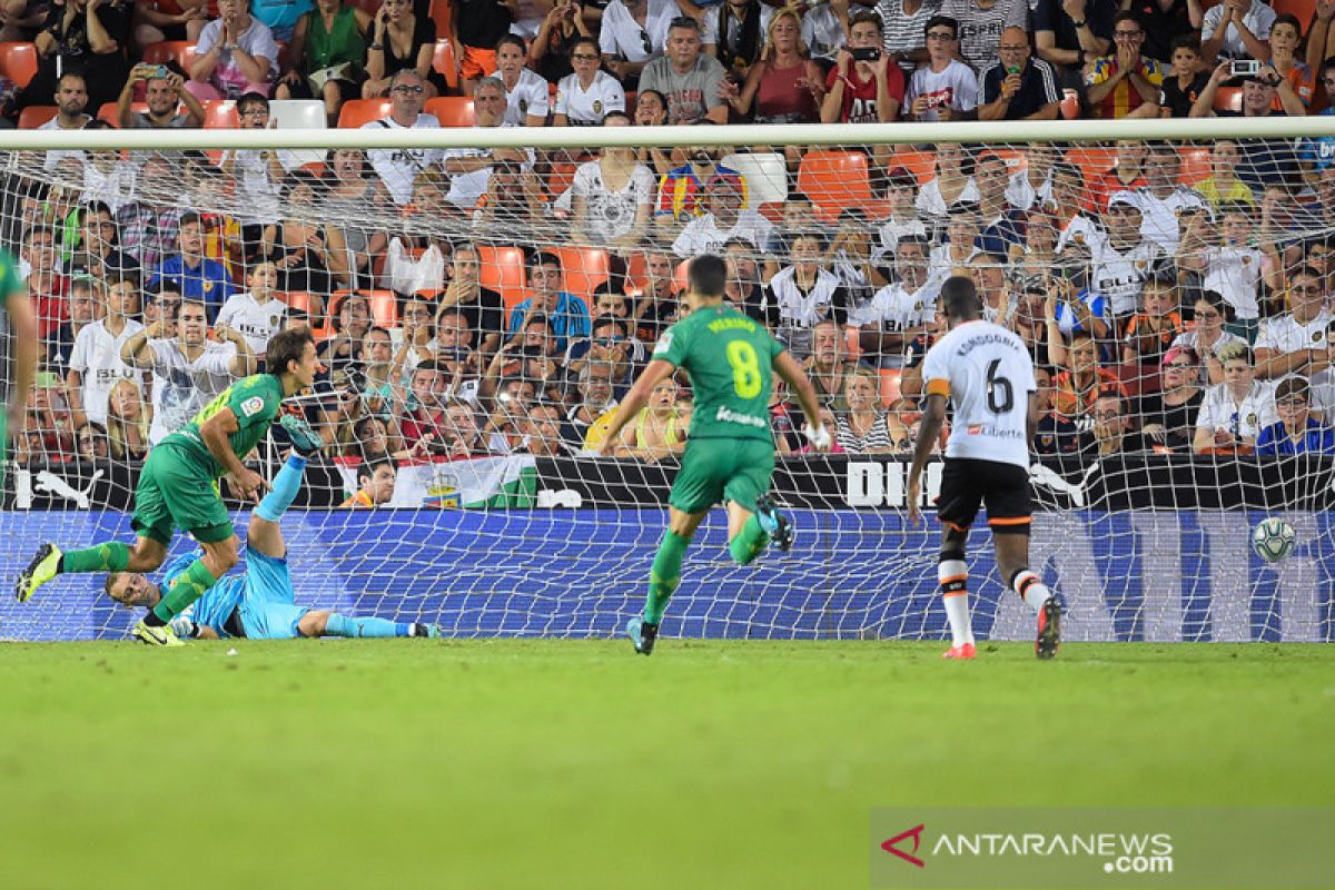 Penalti menit akhir gagalkan kemenangan Valencia vs Sociedad