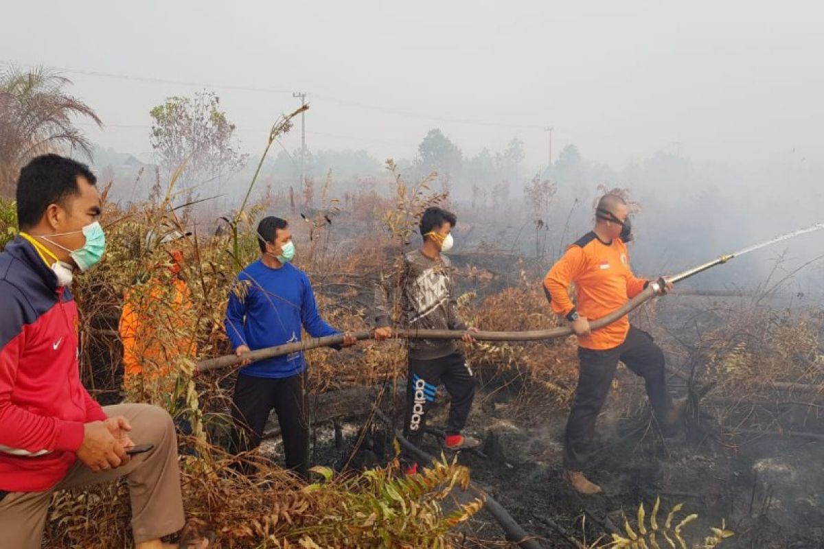 Relawan PKS Kalteng ikut padamkan kebakaran lahan