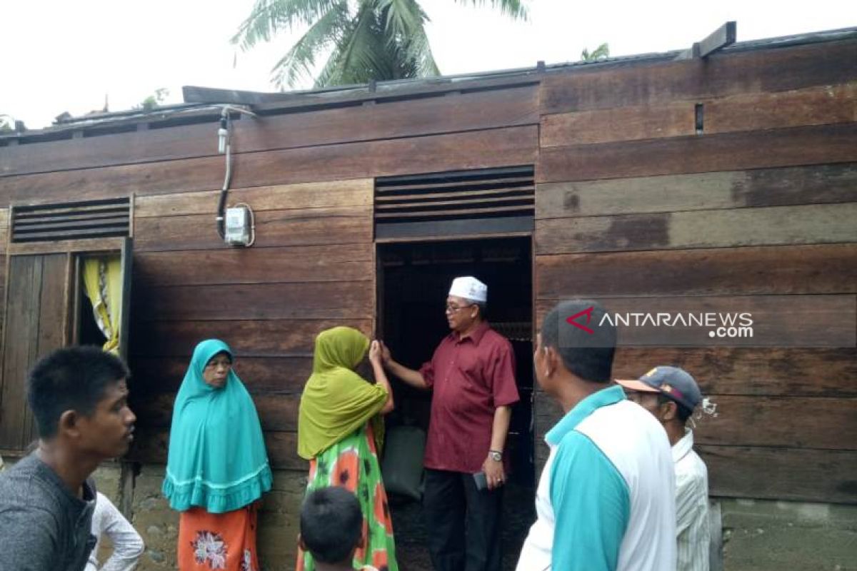 Puluhan rumah rusak akibat angin kencang di Aceh Barat