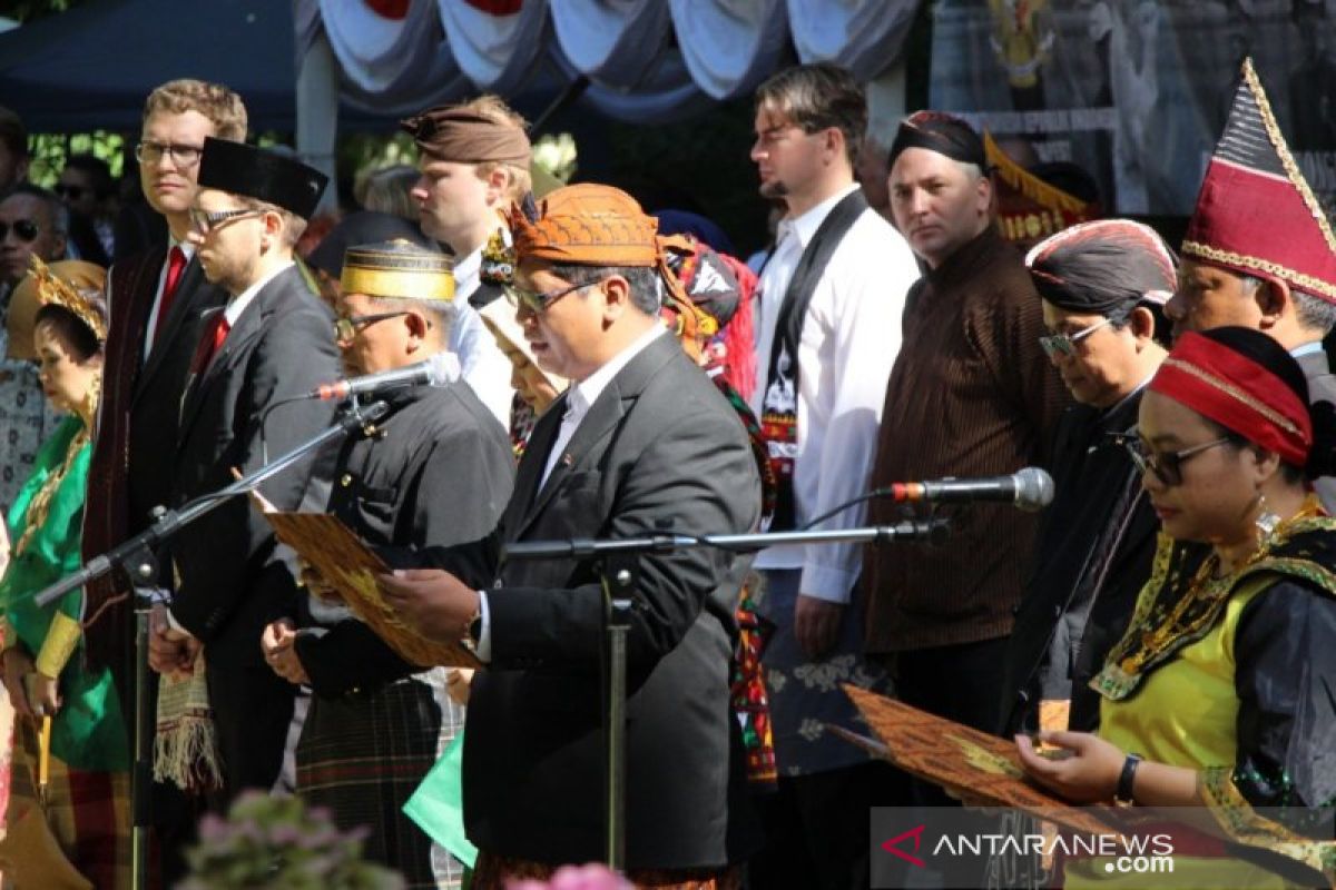 Warga Indonesia kenakan pakaian adat saat upacara HUT RI di Budapest