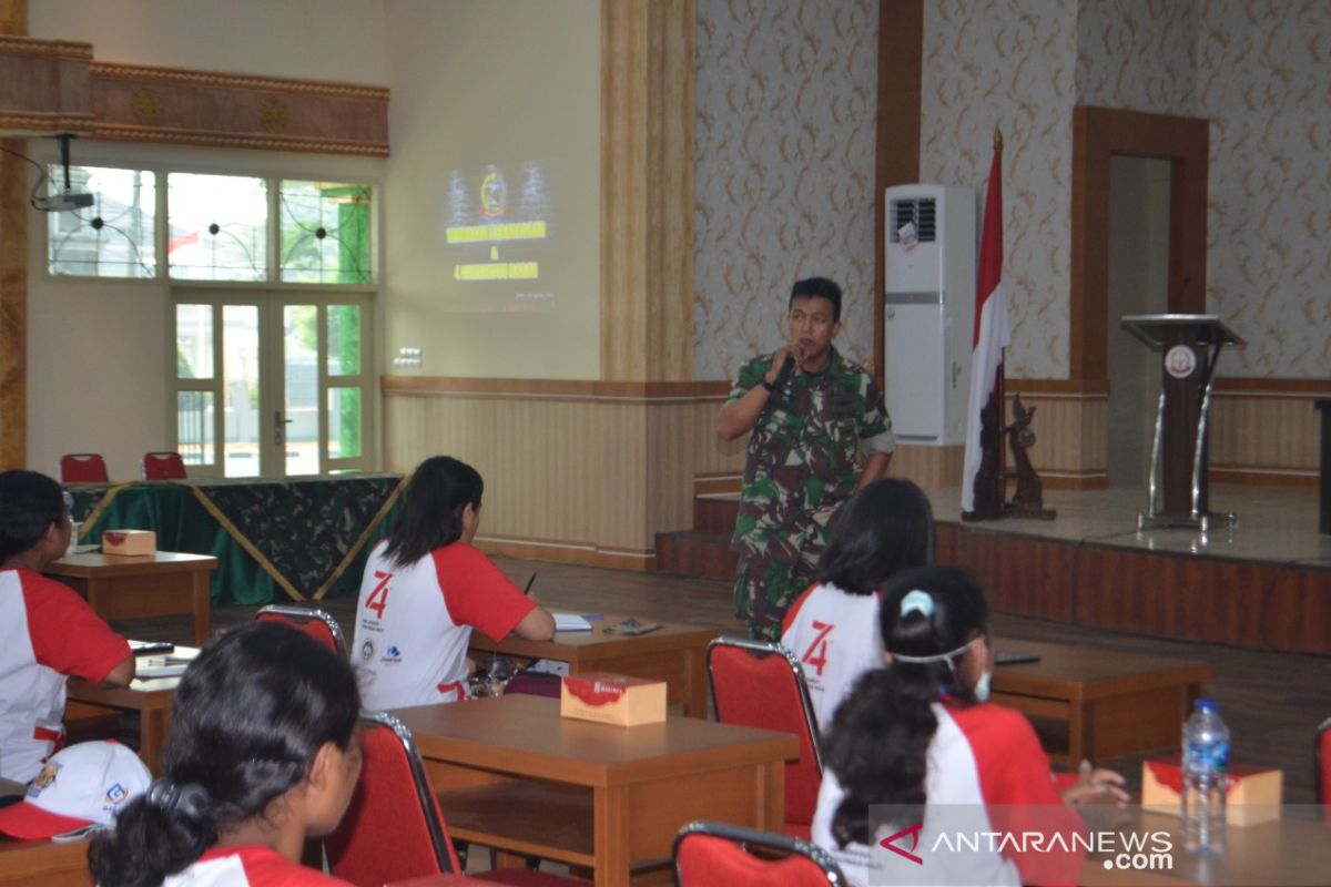 SMN NTT ditempa wawasan kebangsaannya di Balai Prajurit