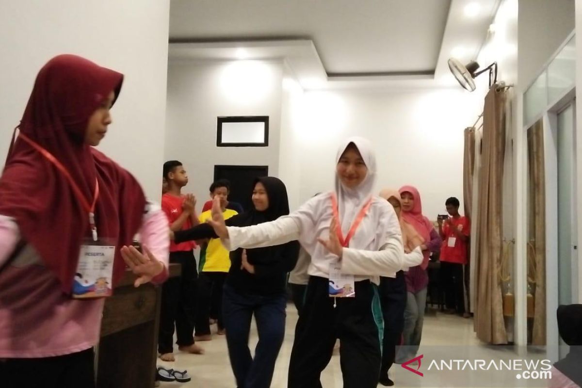 Peserta SMN Yogyakarta berlatih tari Melayu Riau