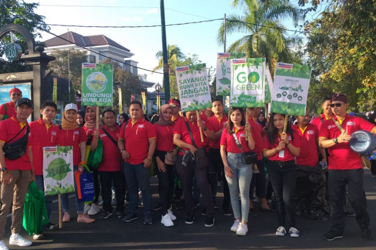 "Bersihin Indonesia" di CFD Mataram