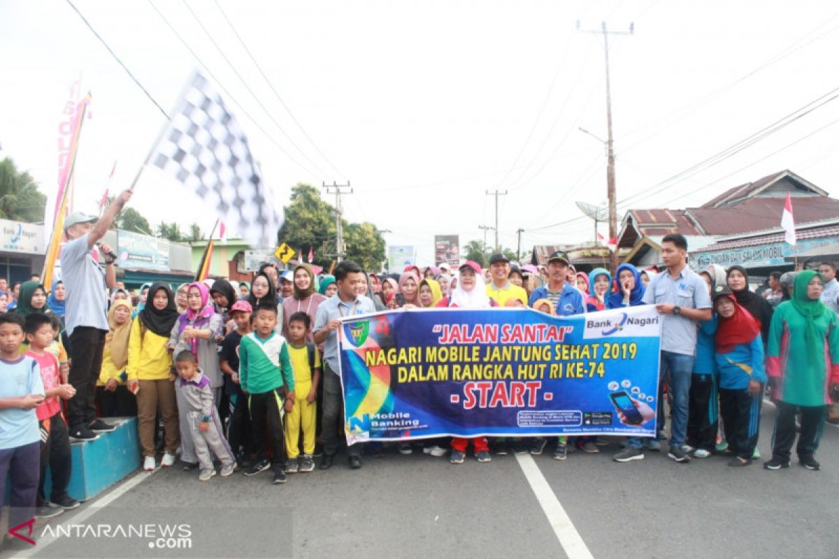 Rayakan HUT RI, Bank Nagari gelar jalan sehat nagari mobile banking