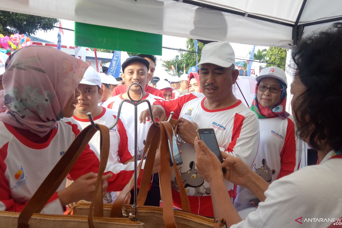 Tiga BUMN melaksanakan jalan santai bersama warga Tarakan