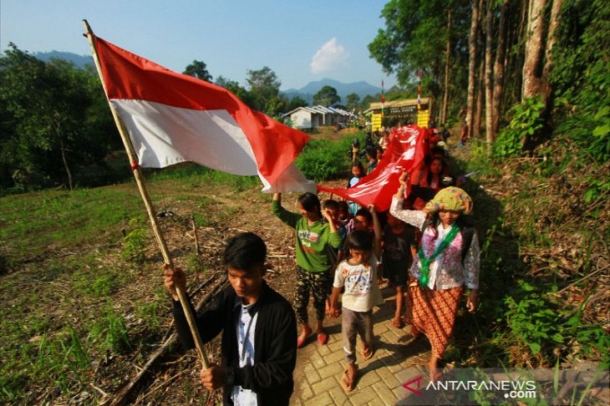 Video-Semarak HUT RI ke-74 warga Pegunungan Meratus