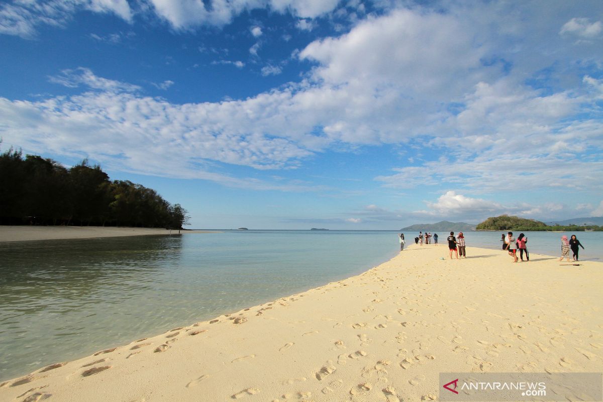 Festival Pesona Pantai Batu Pinagut didukung Plt Bupati Gorut