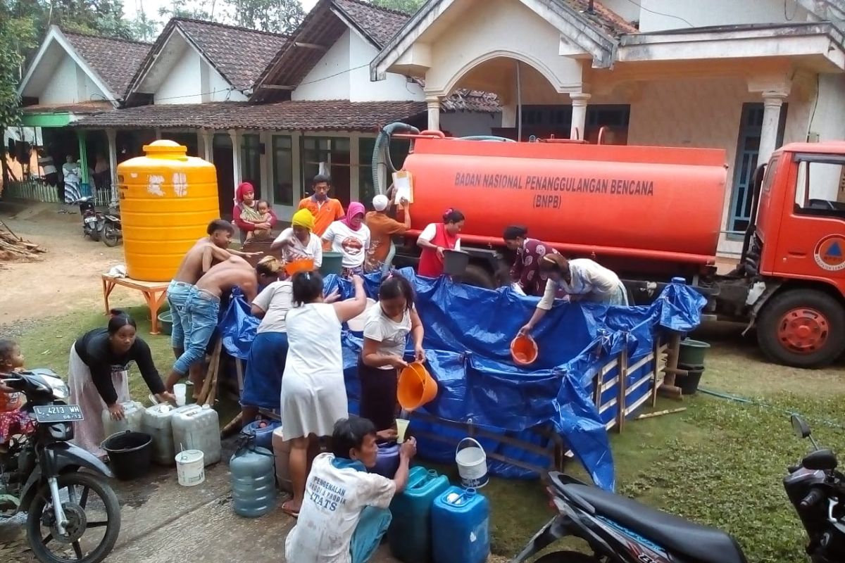 Terdampak kekeringan, BPBD Banjarnegara salurkan 441 tanki air bersih