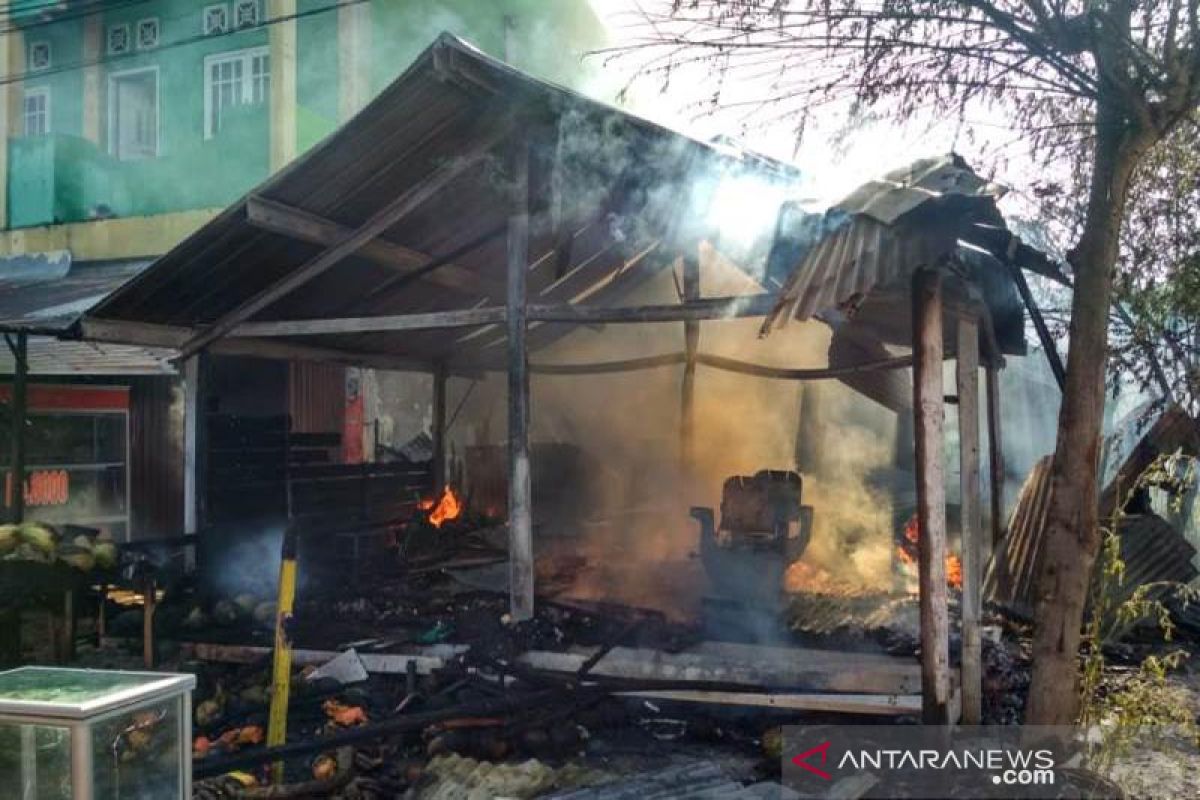 Satu unit kios buah hangus terbakar di Rukoh, Banda Aceh
