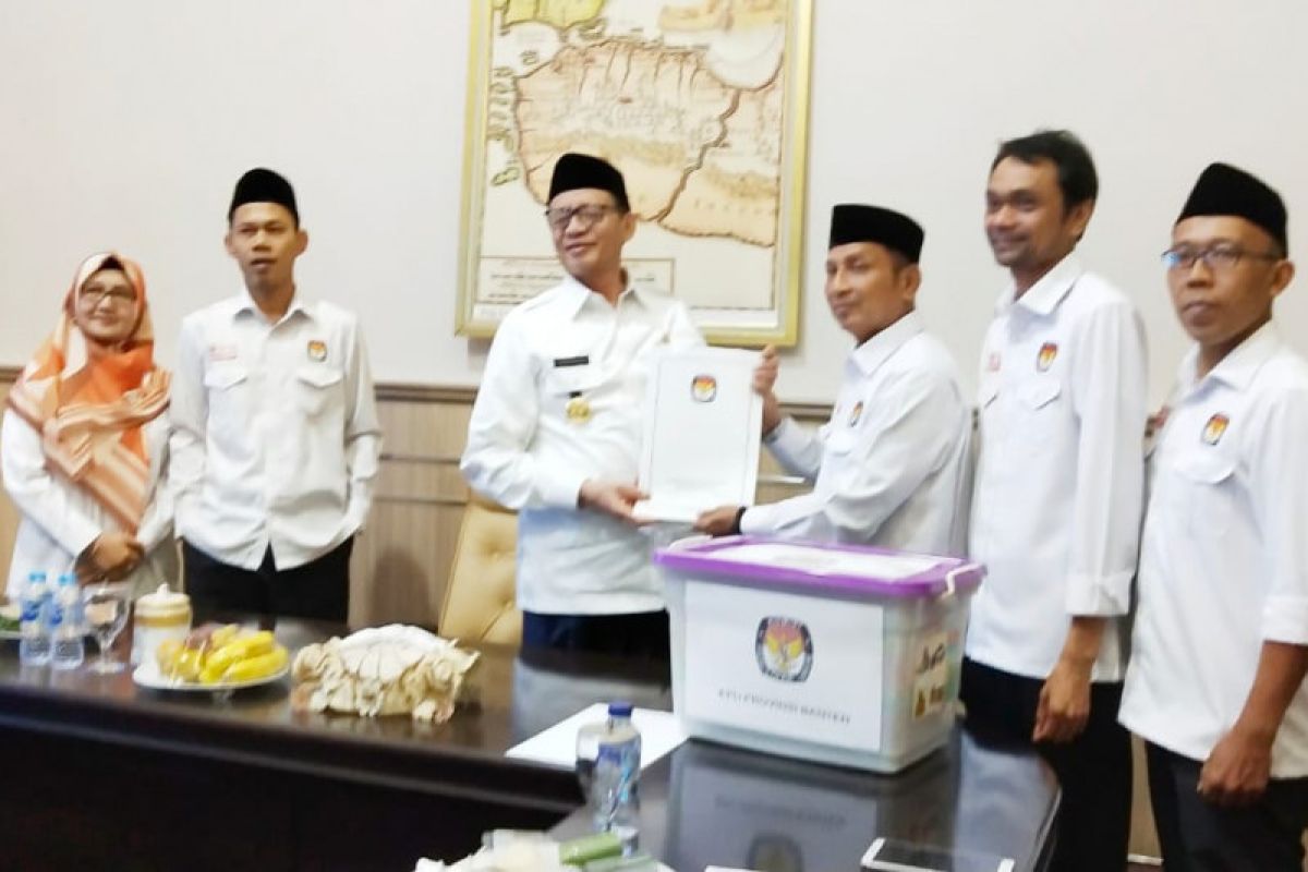 KPU Banten serahkan dokumen 85 anggota DPRD Banten 2019-2024