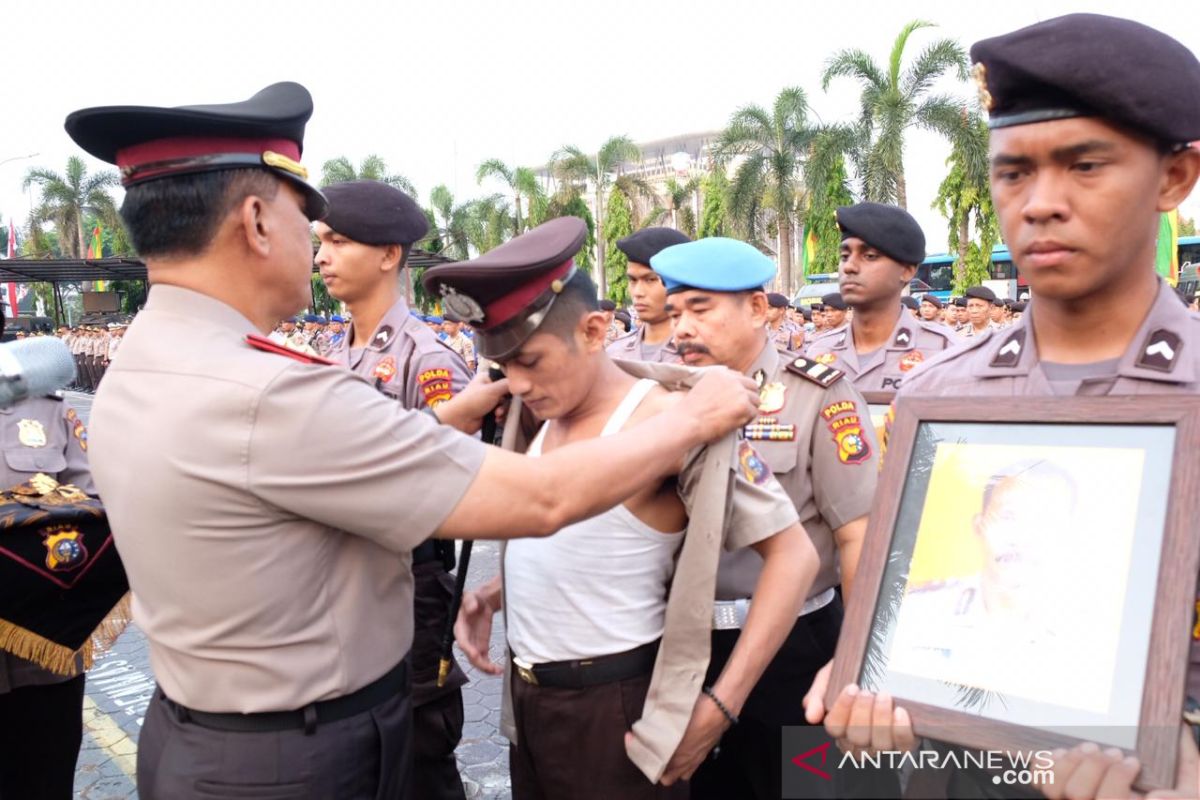 Enam personel Polda Riau dipecat karena menyalahi aturan