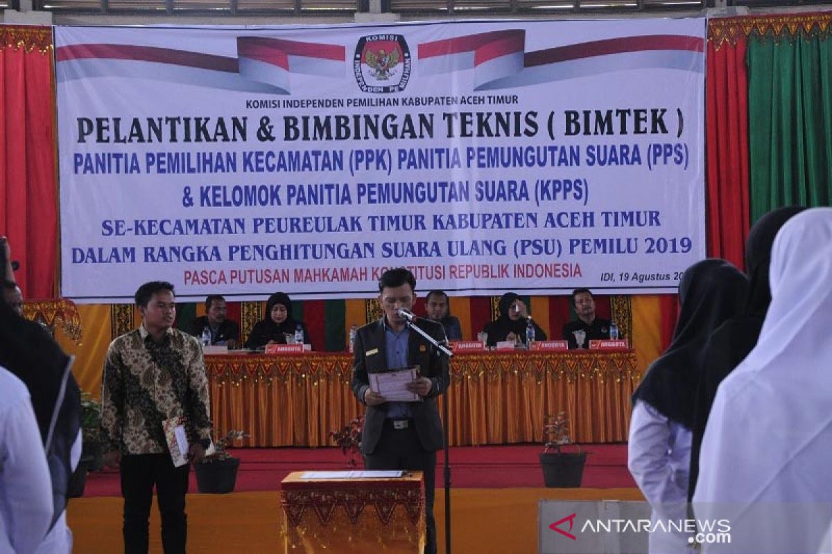 Jelang PSU Pemilu 2019, PPK dan PPS Peureulak Timur dilantik