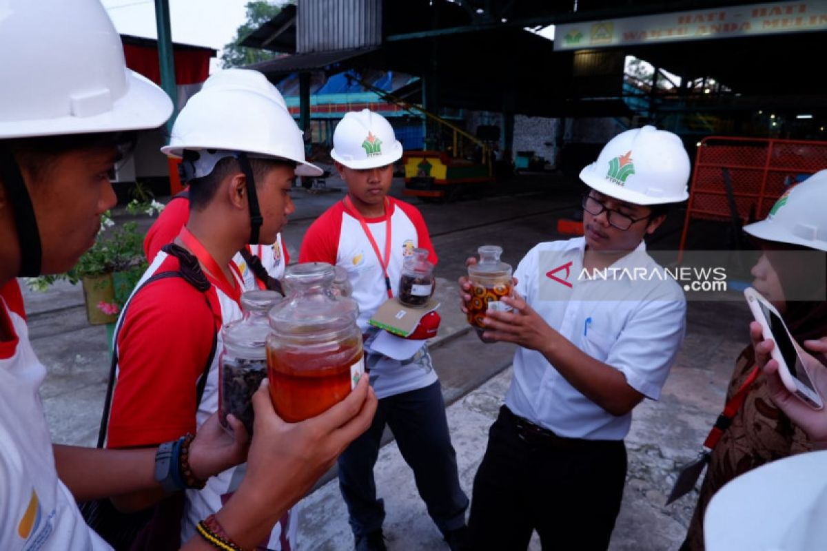 Peserta SMN Sulawesi Tengah belajar proses pengolahan kelapa sawit