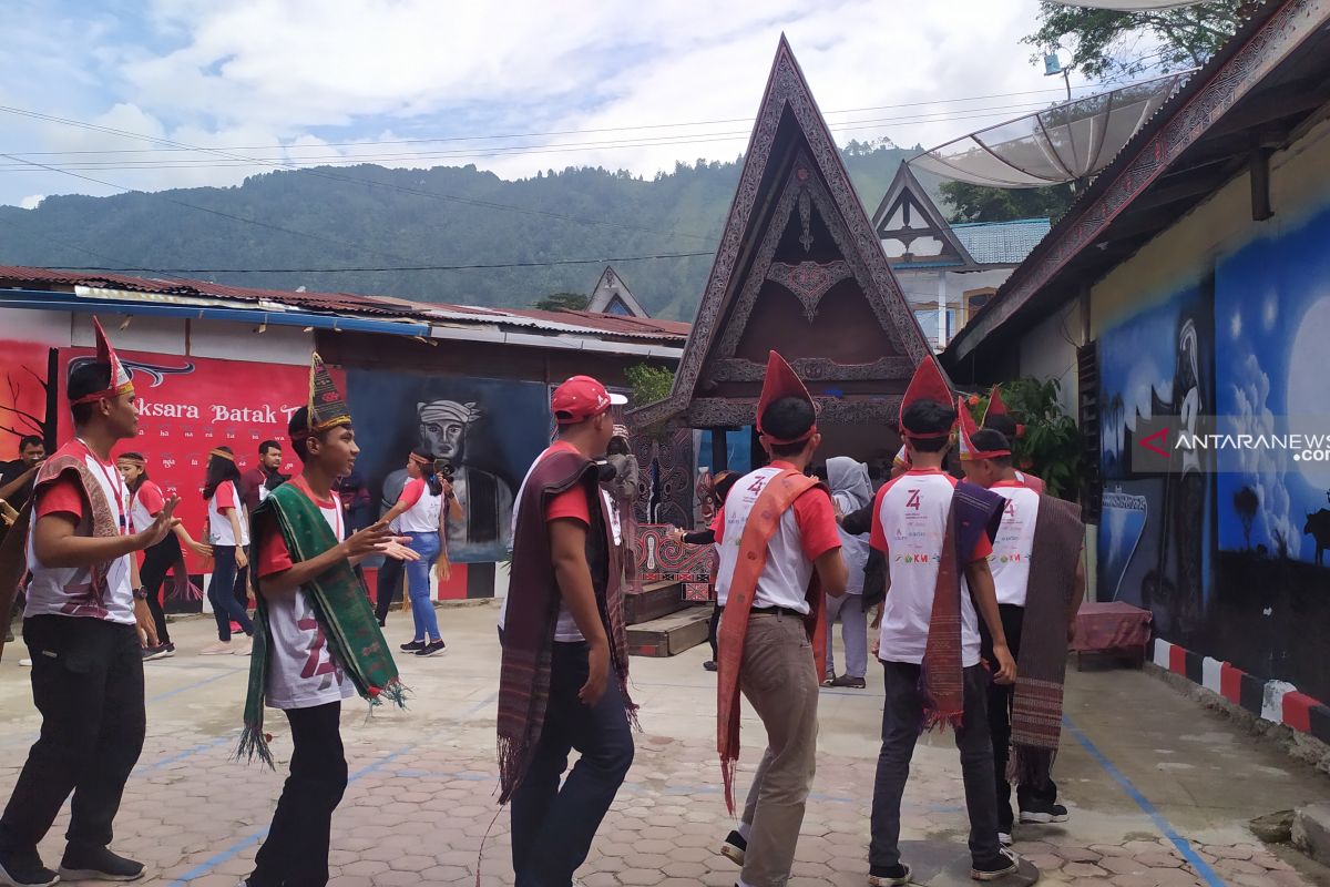 Peserta SMN asal Sulawesi Tengah berburu kain 'Ulos'