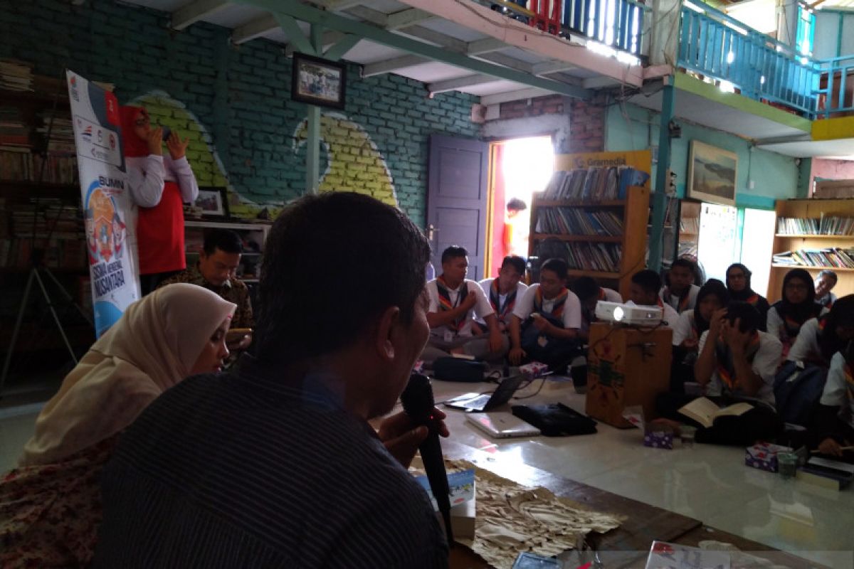 Memantik budaya literasi di Tanah Ombak