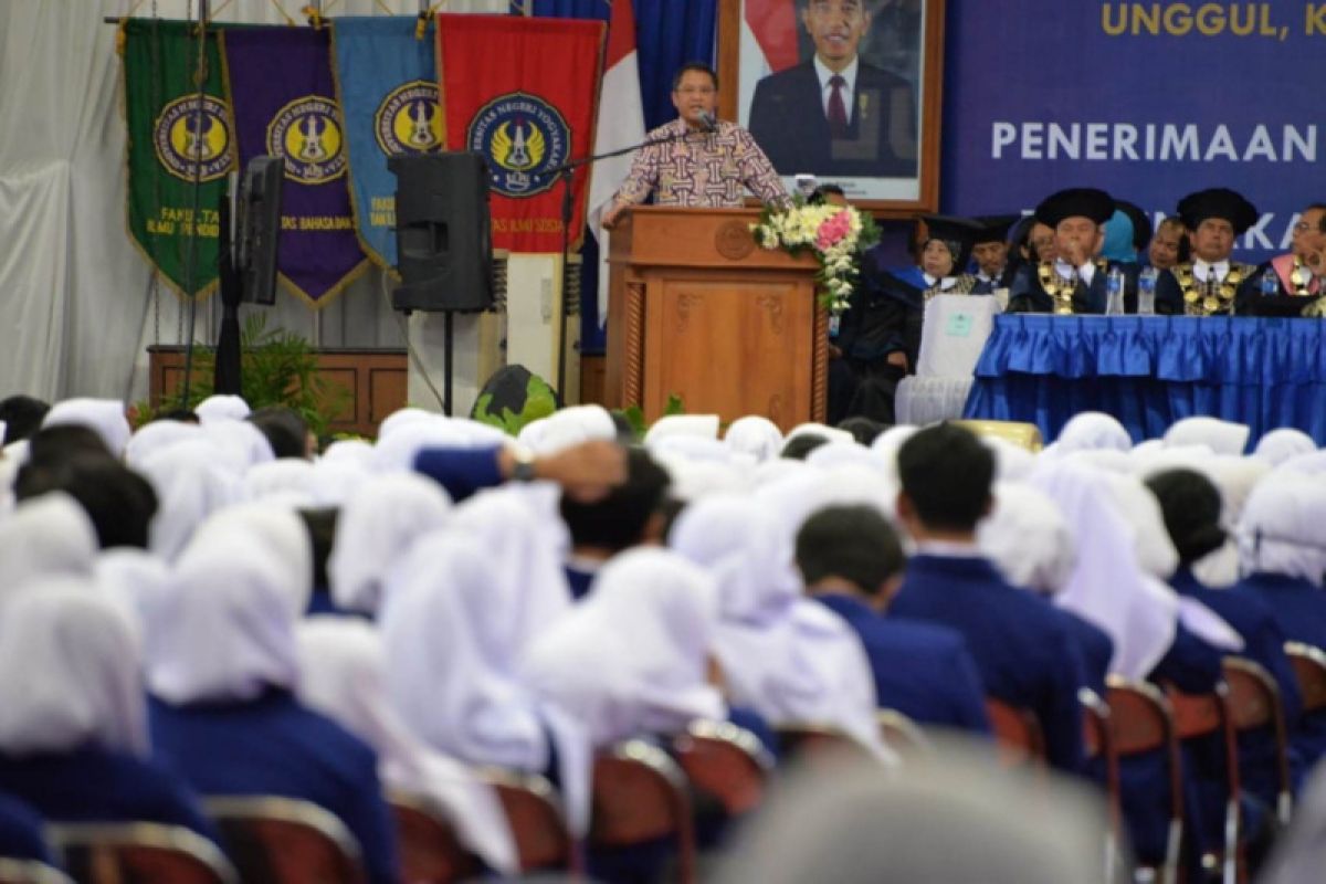 Mahasiswa harus adaptif terhadap perubahan, sebut Menkominfo