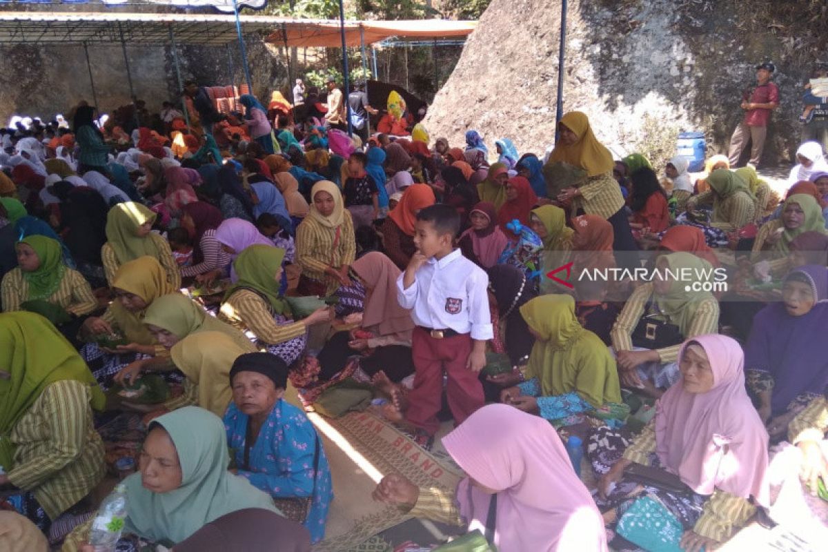 Pengelola Nglanggeran Gunung Kidul gelar "kembul bujono" 50 ingkung