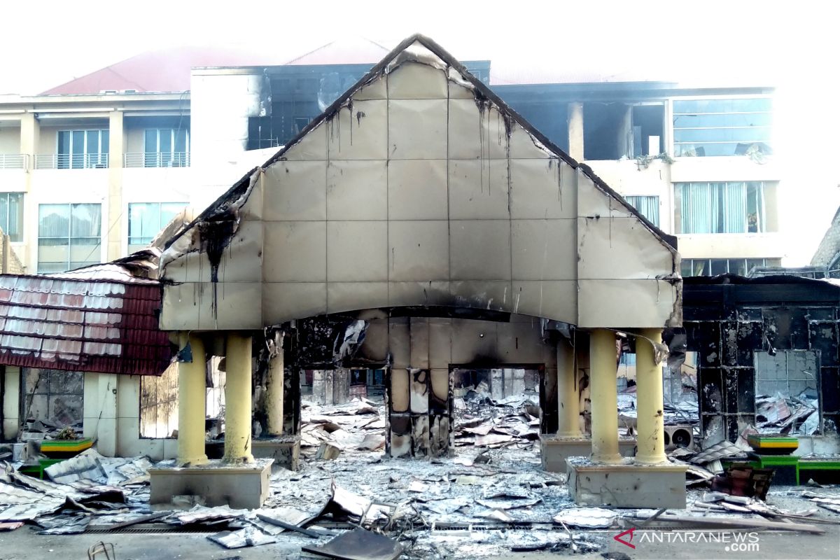 Polisi periksa anggota DPRD Papua Barat terkait pembakaran kantor