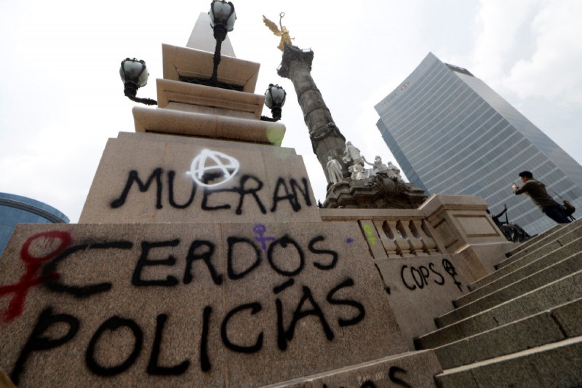 Protes atas kekerasan polisi merebak lagi di Meksiko, demonstran lempari Kedutaan AS dengan batu