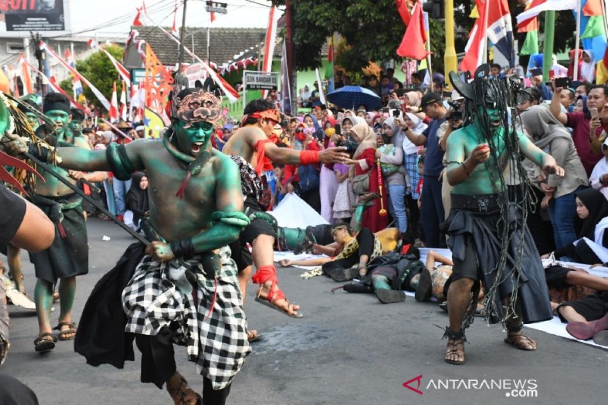 Teatrikal Bahurekso meriahkan HUT RI di Batang