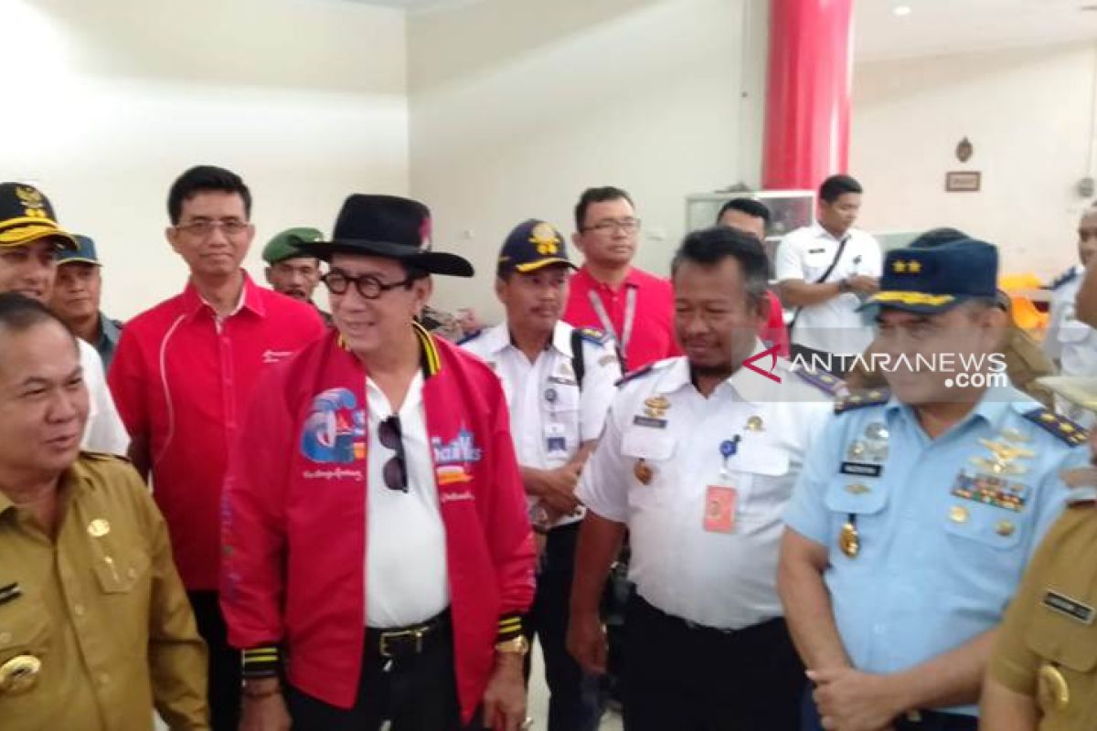 Menkumham tinjau persiapan Bandara Binaka hadapi Sail Nias 2019